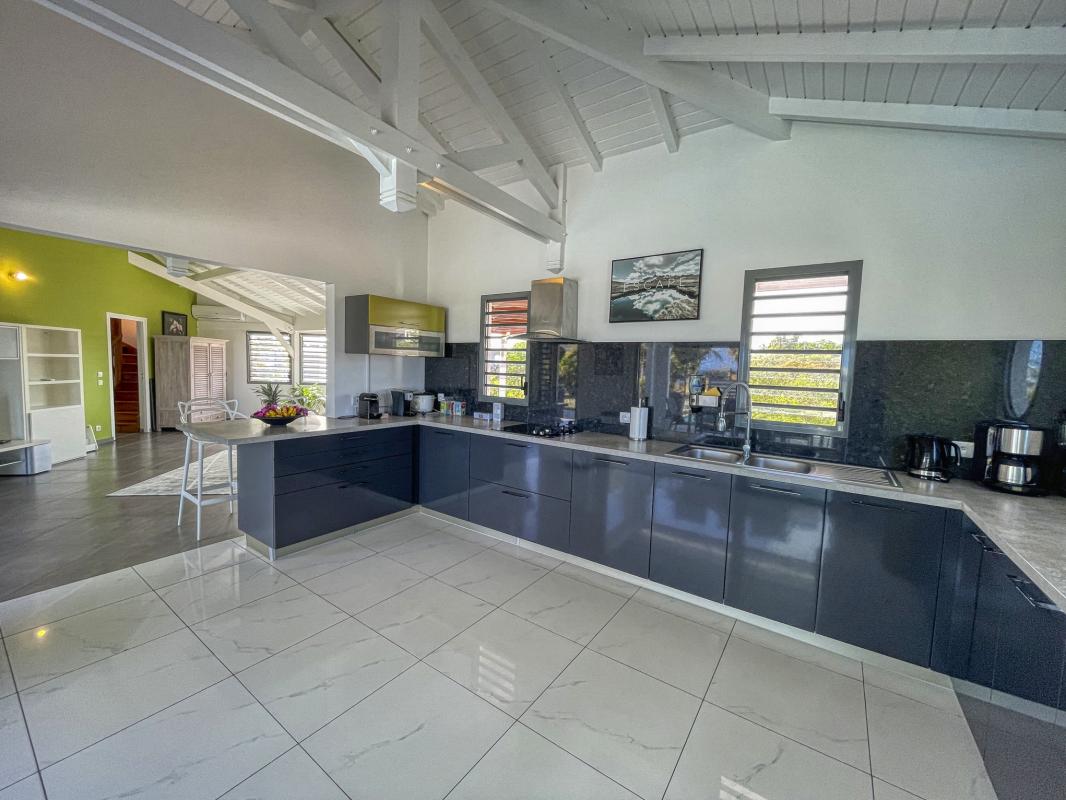 16 Location villa Andrea 3 chambres 6 personnes vue mer et piscine à sainte anne en guadeloupe - cuisine
